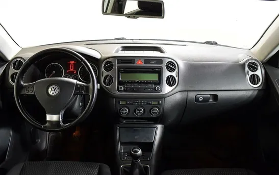 Volkswagen Tiguan 1.40 механика, фото №1