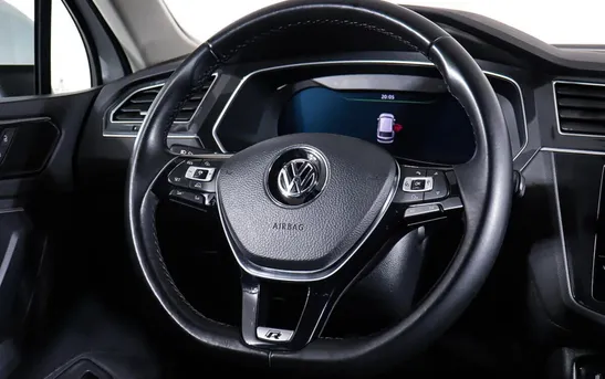 Volkswagen Tiguan 2.00 робот, фото №1