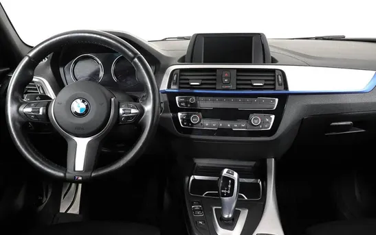 BMW 1 серии 1.50 автомат, фото №1