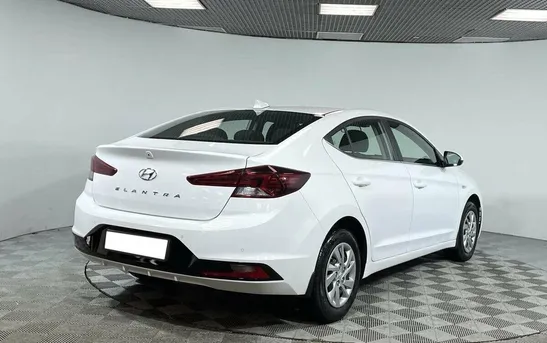Hyundai Elantra 1.60 автомат, фото №1